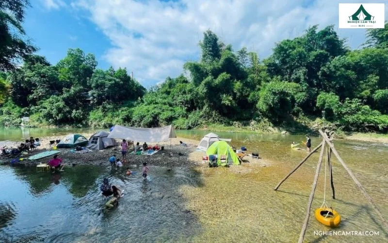 Cắm trại bên thác Thăng Thiên Hòa Bình gần Hà Nội