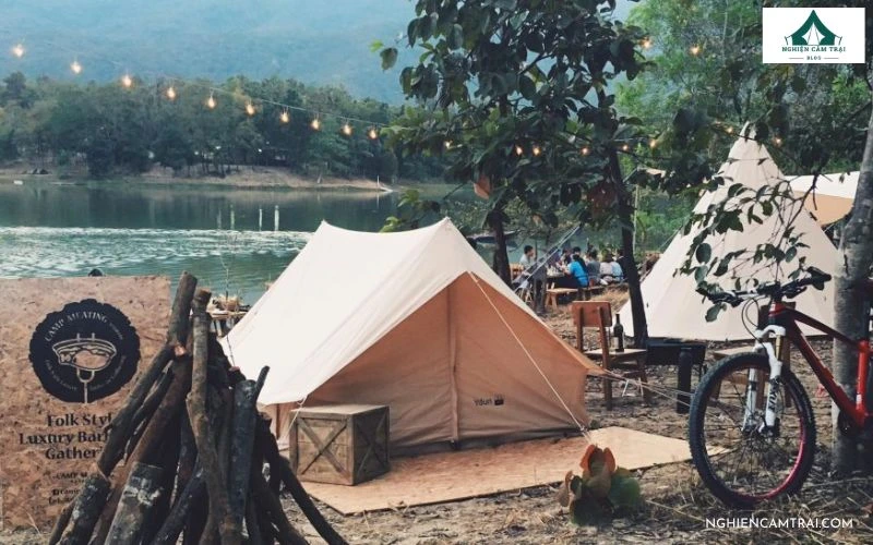 Tham gia đốt lửa trại, ăn BBQ khi camping tại Thung Nai – Hòa Bình