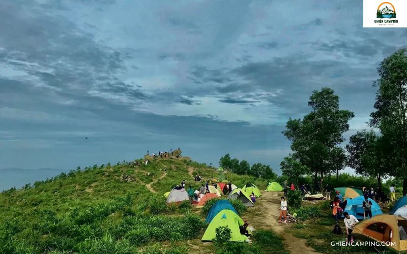 Top 12 địa điểm cắm trại gần Sài Gòn chill quên lối về 19 Núi Chứa Chan – Cắm trại gần Sài Gòn giữa mây trời Đồng Nai