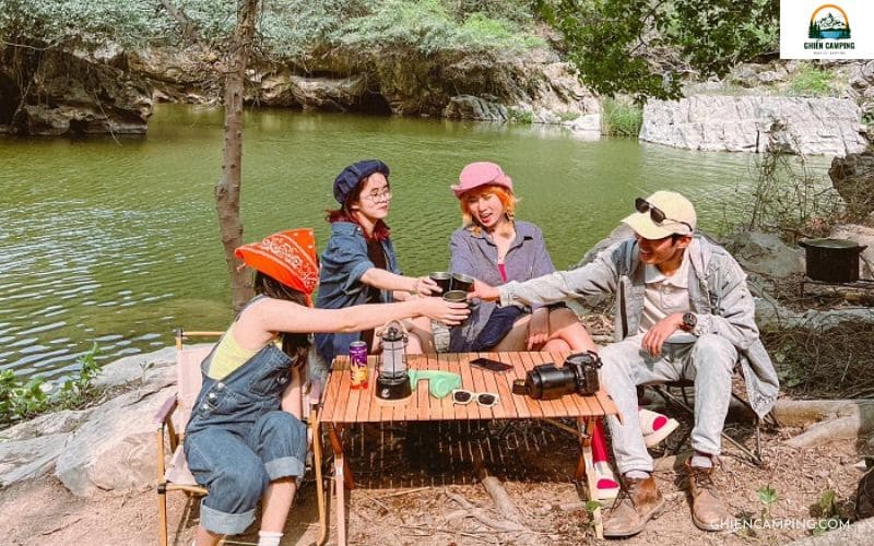 Top 6 địa điểm cắm trại Hà Nam được yêu thích nhất hiện nay 11 Ao Dong – Hang Luồn – Cắm trại hồ trong, khám phá hang động