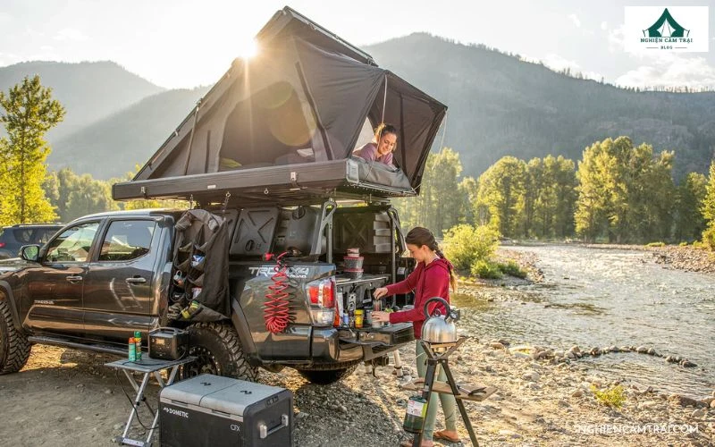 Camping là gì? Tìm hiểu A-Z cho người mới bắt đầu 11 Trải nghiệm car camping bằng xe bán tải bên suối