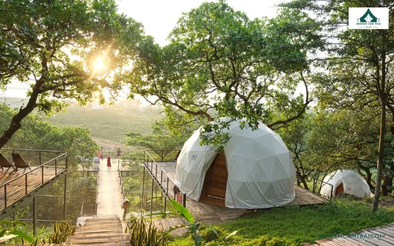 View ngắm hồ trị an tuyệt đẹp tại Tropical Eglamping