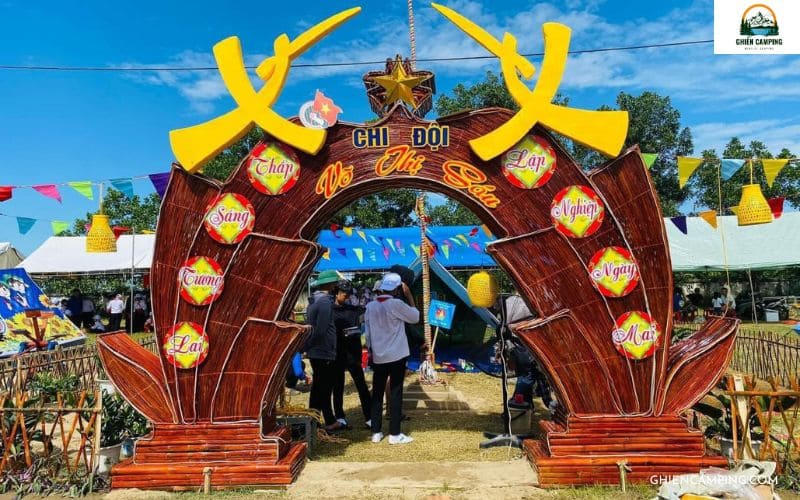 Mẫu cổng trại đẹp bằng tre nứa - mẫu số 3