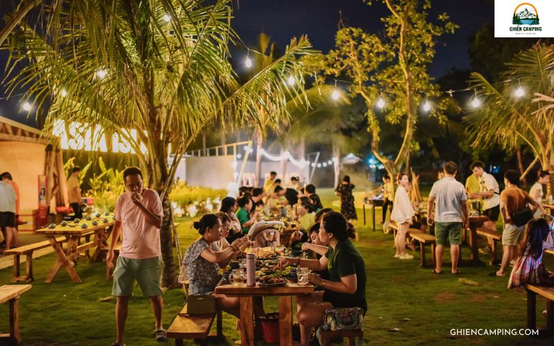 Asia Island Glamping Quận 9: Giá vé và trải nghiệm thực tế 22 Tiệc BBQ ngoài trời dưới tán cây tại Asia Island Glamping