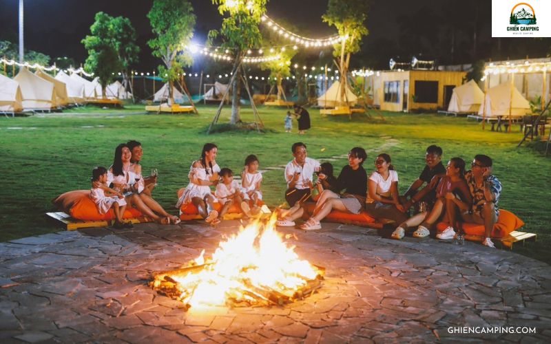 Trải nghiệm Riverside Glamping Quận 9 cực chill gần Sài Gòn 9 Thưởng thức tiệc BBQ cùng bạn bè và người thân tại khu vực bếp lửa tại Riverside Glamping Quận 9