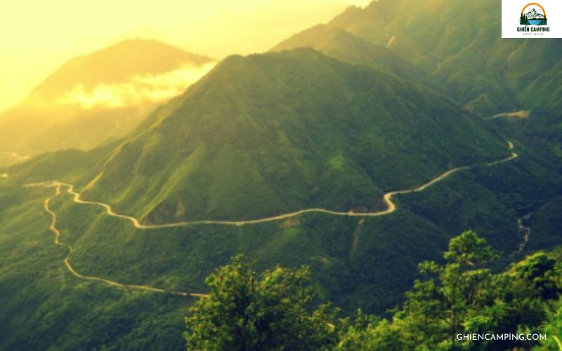 Top 5 tuyến đường đẹp để cắm trại bằng ô tô tại Việt Nam 6 Tuyến đường đi cắm trại bằng ô tô tại đèo Pha Đin với cảnh sắc thiên nhiên tuyệt đẹp