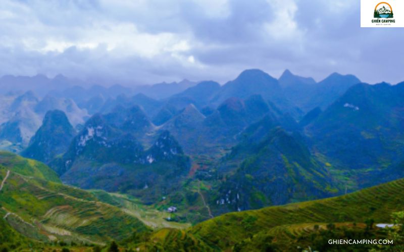 Top 5 tuyến đường đẹp để cắm trại bằng ô tô tại Việt Nam 7 Tuyến đường đẹp để cắm trại bằng ô tô Hà Nội – Hà Giang – Đồng Văn – Mèo Vạc