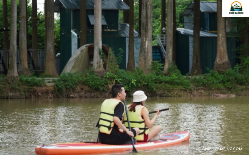 Review Vietgangz Horse Club & Glamping: Điểm check-in cực hot 11 Chèo SUP trên sông tại Vietgangz Horse Club & Glamping