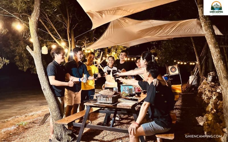 Đốt lửa trại và thưởng thức BBQ ngoài trời cực chill tại BOHO Glamping