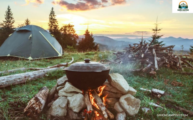 Du lịch camping là gì? Những điều bạn cần biết 7 Du lịch camping giúp rèn luyện kỹ năng sinh tồn và khám phá bản năng tự nhiên