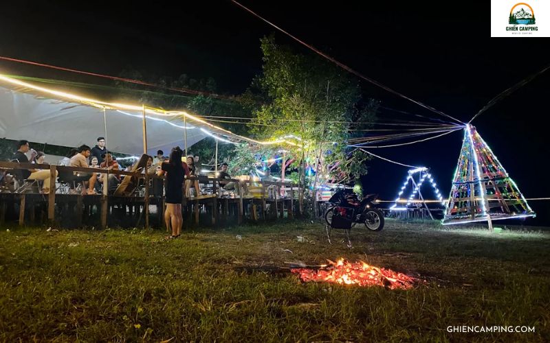 Holiday Camping Hồ Trị An về đêm