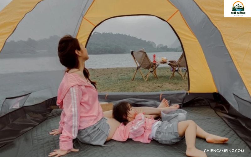 Những lưu ý khi đi cắm trại với trẻ nhỏ mà cha mẹ cần biết 6 Bố mẹ nên giữ giờ đi ngủ đều đặn như thường ngày khi camping