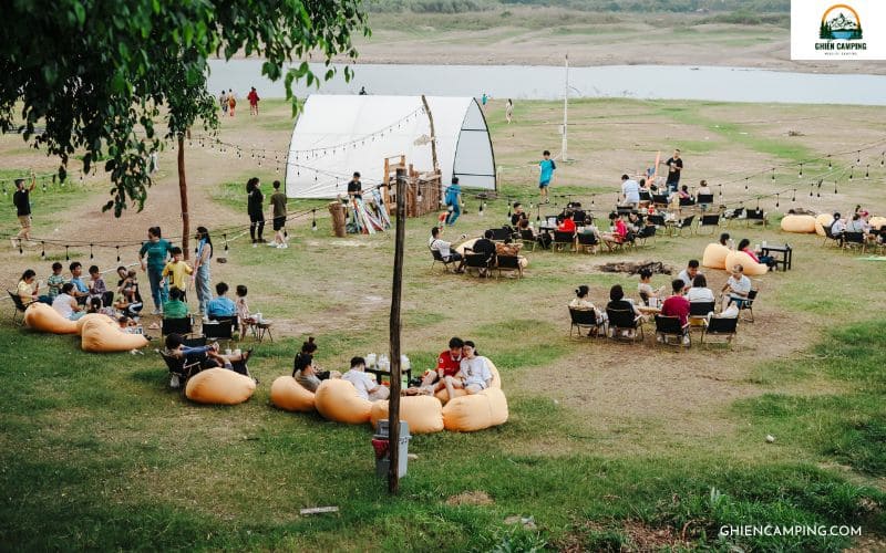 Không gian bên ngoài khu cắm trại ở Napy Garden