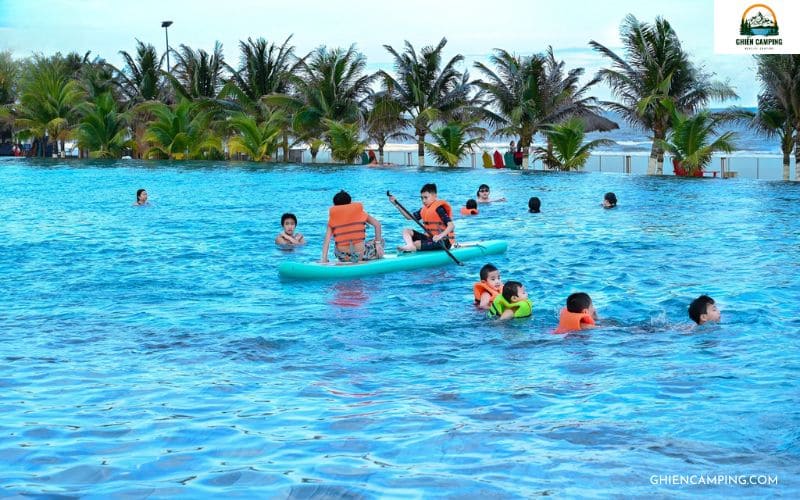 The Maris Glamping tổ chức hàng loạt các hoạt động thể thao biển hấp dẫn