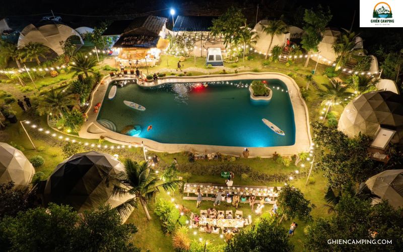 Hồ bơi siêu rộng tại The Oasis Glamping