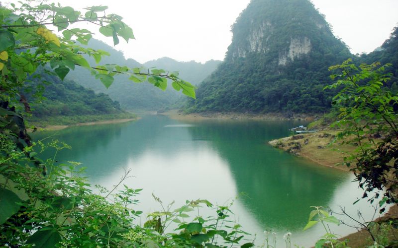 Top 5 địa điểm cắm trại Cao Bằng hoang sơ, đẹp như trong tranh 7 Hồ Thang Hen