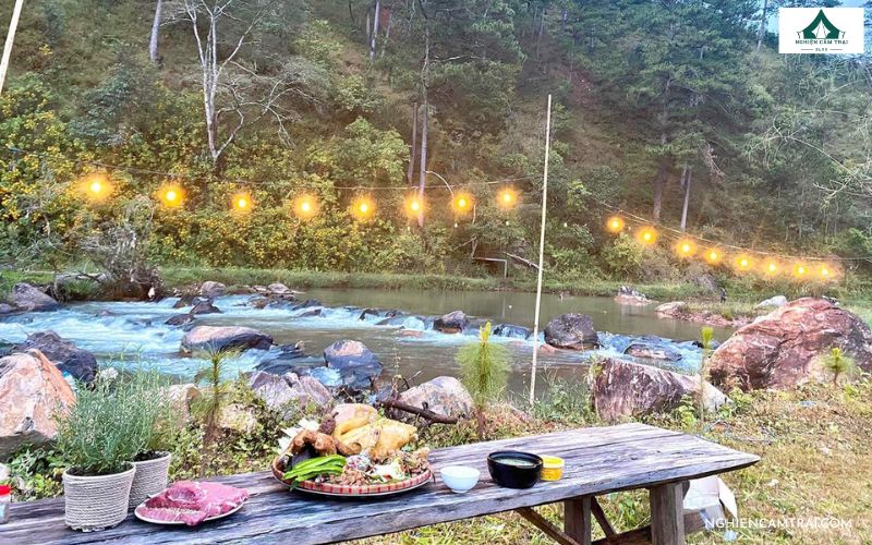 Khám phá quán cà phê Vườn Si mộc mạc