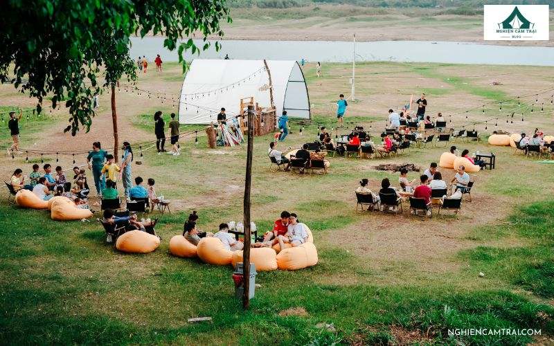 Review cắm trại Hồ Trị An từ A-Z: Kinh nghiệm, bãi đẹp và chi phí 20 Napy Garden - Khu cắm trại Hồ Trị An có nhiều cây xanh