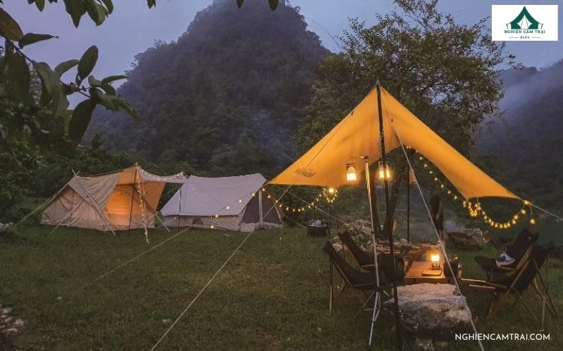 Khu cắm trại tại hồ thủy điện Hòa Bình