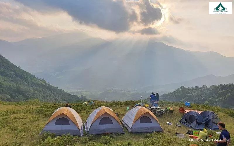 5 địa điểm cắm trại Quảng Ninh lý tưởng cho cuối tuần đổi gió 8 Cắm trại Quảng Ninh tại núi Cao Ly