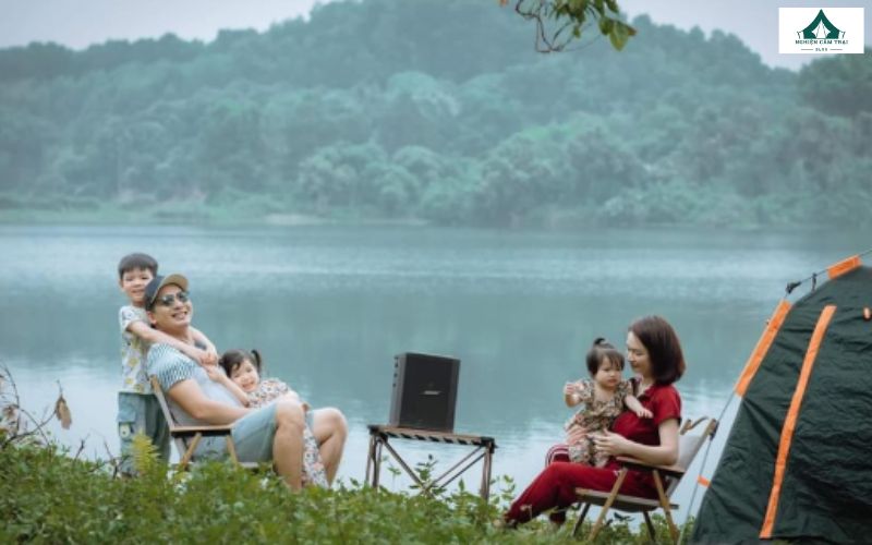 Top 4 địa điểm cắm trại Phú Thọ đẹp nhất cho chuyến đi cuối tuần 9 Đầm Ao Châu được ví như “viên ngọc xanh” của vùng đất Tổ