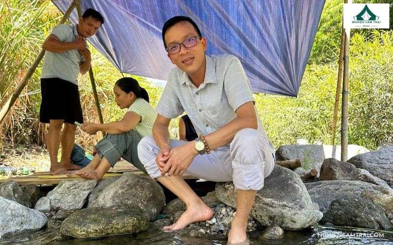 Trải nghiệm tắm suối mát tại khu camping Suối Mơ