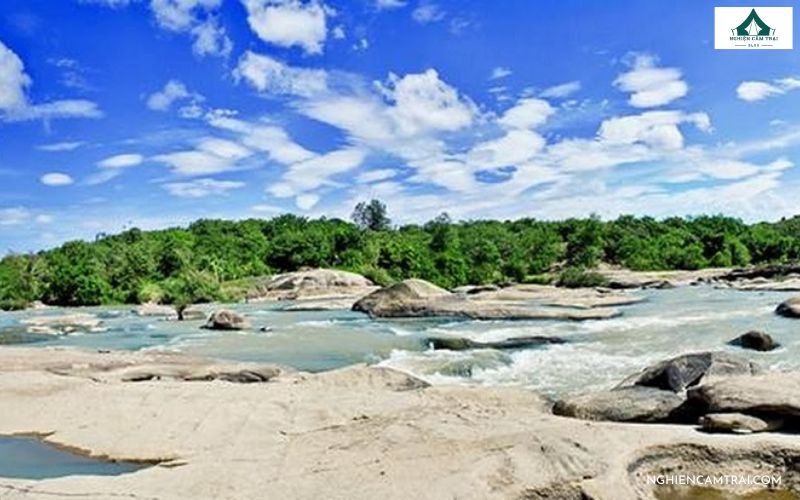 Cắm trại Thác Mai trở thành lựa chọn được nhiều người ưu tiên