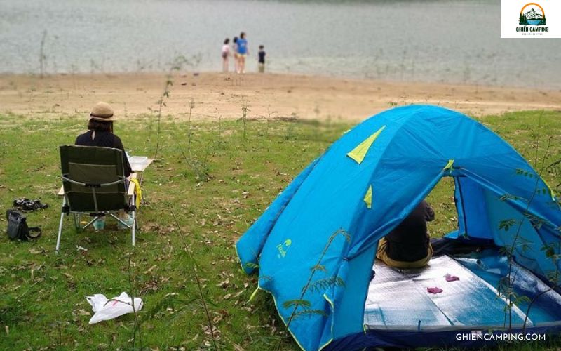 Top 10 địa điểm cắm trại Vĩnh Phúc tuyệt đẹp cho kỳ nghỉ chill 14 Cắm trại ở Hồ Vân Trục