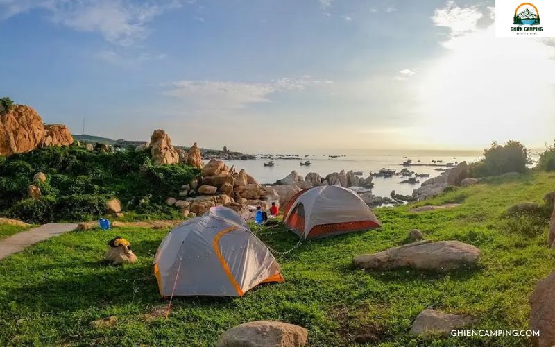 13 Địa điểm camping Bình Thuận đẹp như mơ, ít người biết đến 19 Hải Đăng Kê Gà – Camping Bình Thuận giữa đảo đá cổ kính