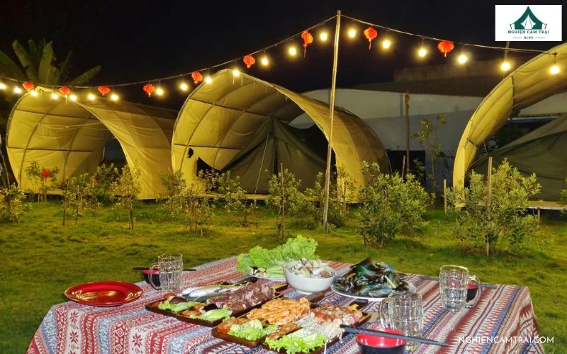 Camping Cần Giờ ở đâu đẹp, chill? Gợi ý 10 địa điểm nổi bật 22 Bàn tiệc BBQ ngoài trời tại khu cắm trại Ngọc Chi Linh Camp