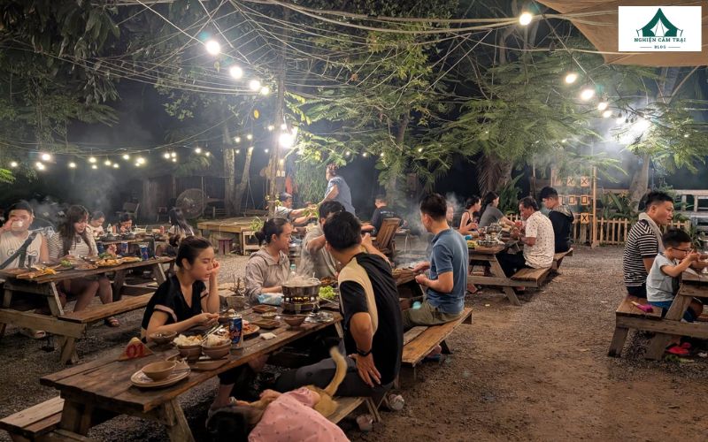 Đốt lửa trại, BBQ tối tại Binifarm Tropical Retreat