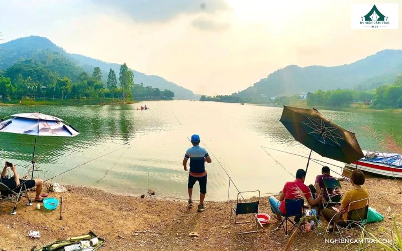 Câu cá thư giãn bên bờ hồ Kèo Cà Sóc Sơn