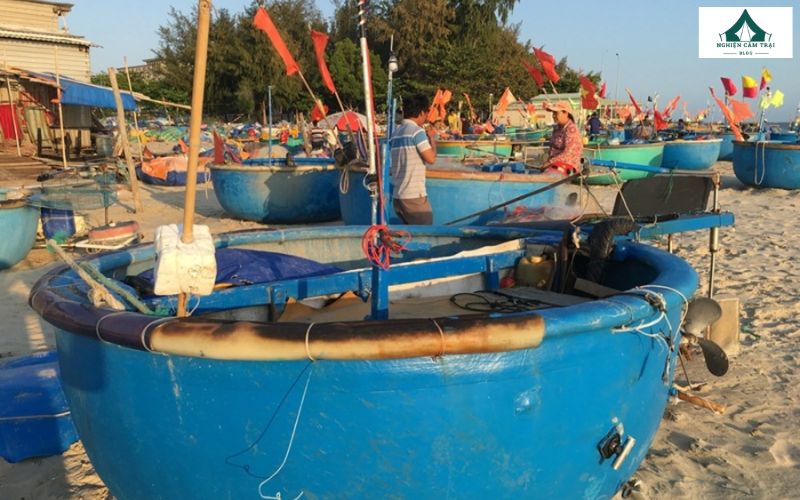 Cắm trại Long Hải: Kinh nghiệm cắm trại A - Z cho người mới 15 Thử sức với hoạt động đánh bắt hải sản trong chuyến cắm trại Long Hải