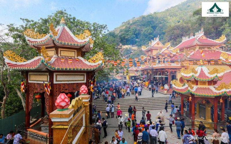 Bỏ túi kinh nghiệm cắm trại núi Bà Đen cho dân mê phượt 13 Tham quan chùa Hang, chùa Bà khi đi cắm trại núi Bà Đen