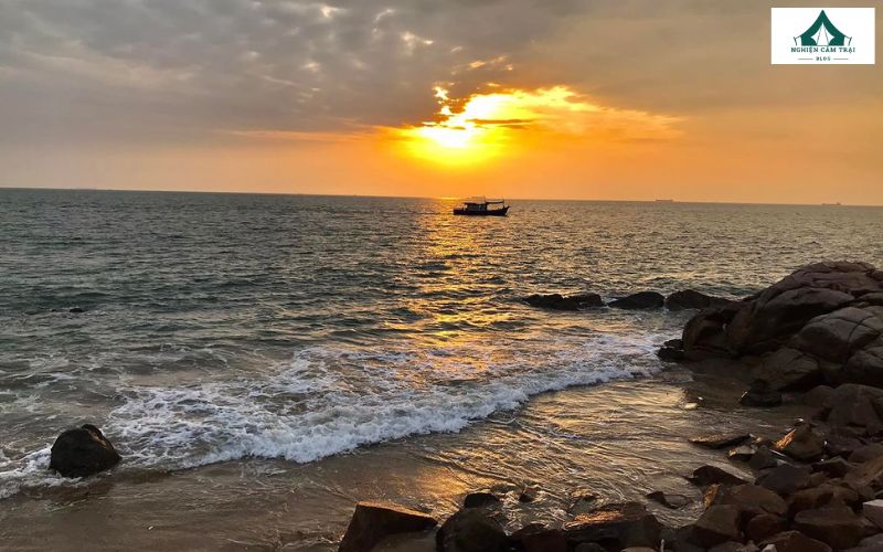 Review khu cắm trại Paradise từ A - Z: Camping view biển cực đẹp 9 Ngắm trọn vẹn khung cảnh biển xanh ngát và bãi cát trắng mịn từ khu cắm trại