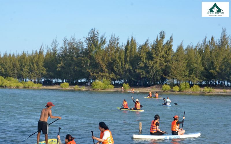 Review khu cắm trại Paradise từ A - Z: Camping view biển cực đẹp 11 Chèo SUP cũng là hoạt động đáng thử tại khu cắm trại Paradise