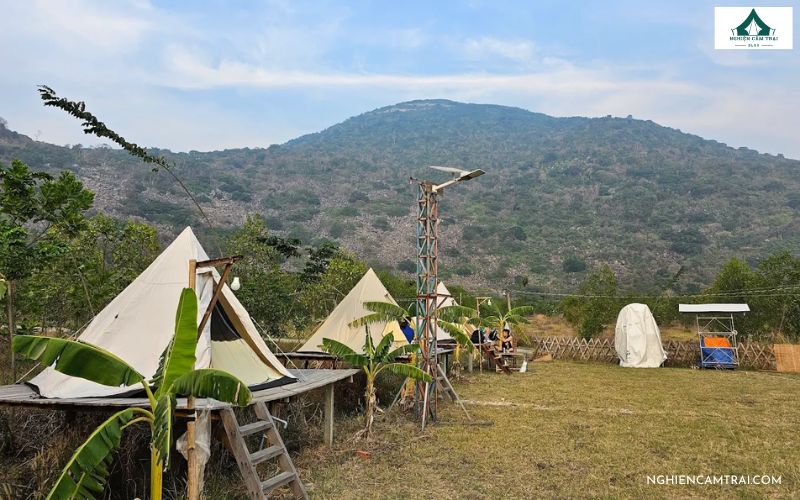 Nàng Sen Camping: Điểm đến ẩm thực & camping cuối tuần cực chill 9 Cắm trại thư giãn giữa núi rừng trong lành.