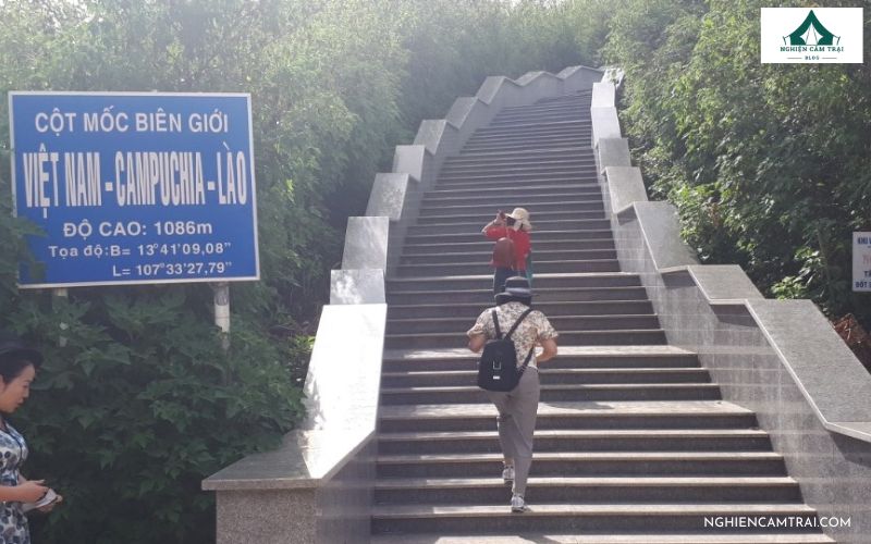 Vườn quốc gia Lò Gò Xa Mát - Hành trình camping đầy hoang sơ 14 Check-in cột mốc biên giới Việt Nam – Campuchia khi camping tại Lò Gò Xa Mát