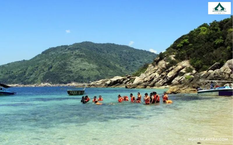 Kinh nghiệm cắm trại bán đảo Sơn Trà Đà Nẵng từ A - Z 19 Tắm biển