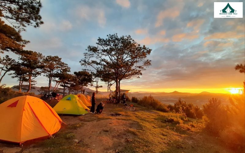 Trải nghiệm đêm cắm trại đồi Đa Phú giữa thiên nhiên