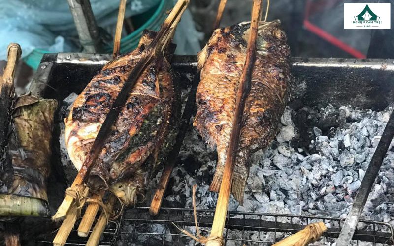 Đêm xuống là thời điểm tuyệt vời để tổ chức đốt lửa trại, ăn BBQ tại hồ Khuôn Thần