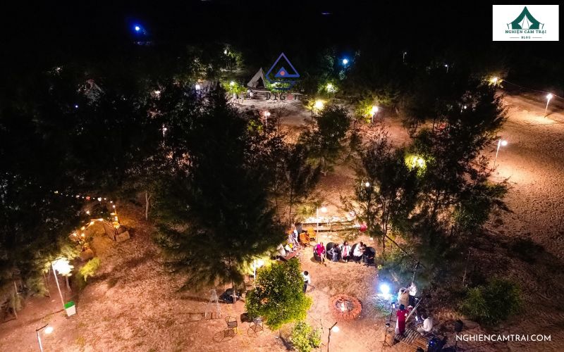 Tận hưởng đêm vui đốt lửa trại khi camping tại làng Digan