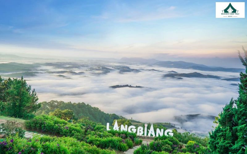 Cắm trại tại Langbiang: Kinh nghiệm và những lưu ý quan trọng 8 Langbiang được ví như “nóc nhà Đà Lạt”