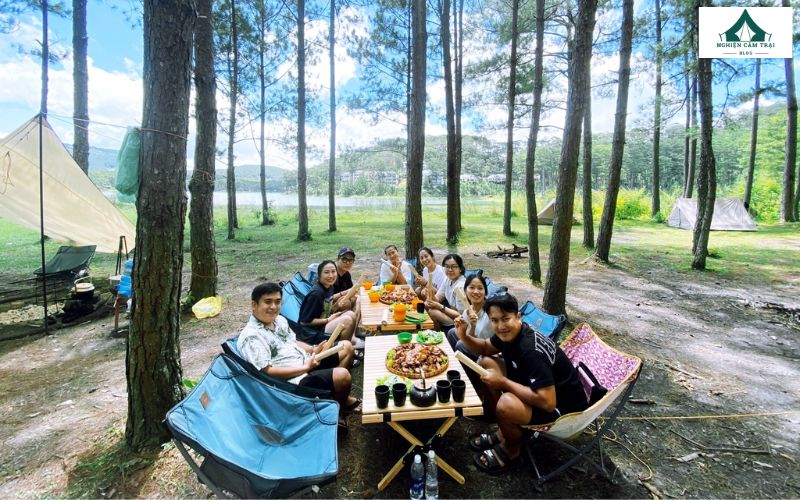 Cắm trại tại Langbiang: Kinh nghiệm và những lưu ý quan trọng 11 Cắm trại và ăn uống cùng bạn bè tại Langbiang