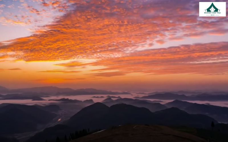 Cắm trại tại Langbiang: Kinh nghiệm và những lưu ý quan trọng 12 Ngắm bình minh đẹp đến ngỡ ngàng