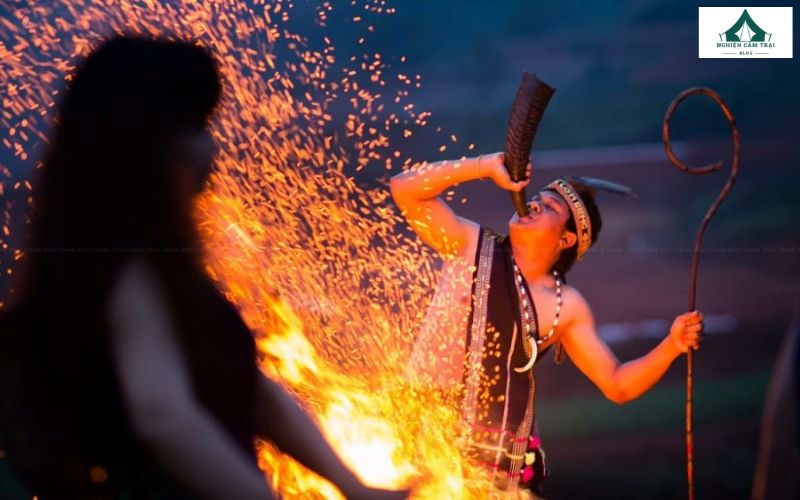 Cắm trại tại Langbiang: Kinh nghiệm và những lưu ý quan trọng 14 Giao lưu văn hóa bản địa trong đêm cắm trại tại LangBiang