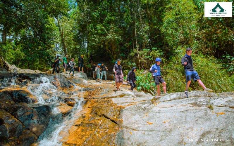 Review khu cắm trại tại núi Hòn Bà giữa đại ngàn Nha Trang 13 Trekking, tắm suối và trượt thác tại núi Hòn Bà