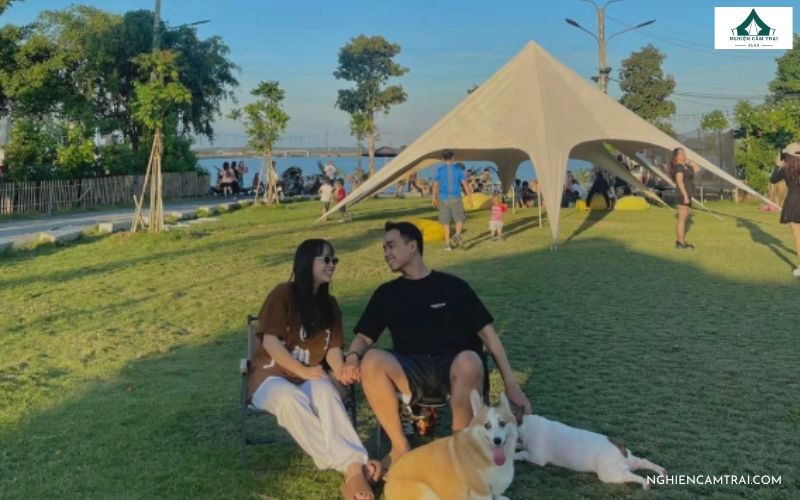 Top địa điểm cắm trại ven sông Sài Gòn đẹp và lý tưởng nhất 7 Riverside Glamping lý tưởng với không gian xanh mát, yên bình hòa cùng bờ sông lộng gió