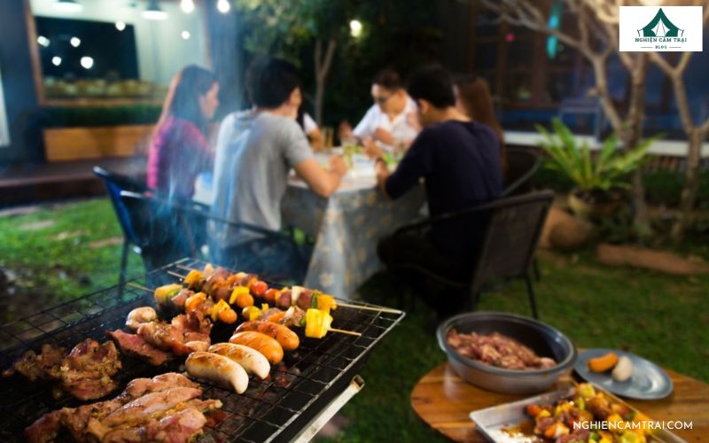 Chi phí ăn uống và tiệc BBQ ngoài trời