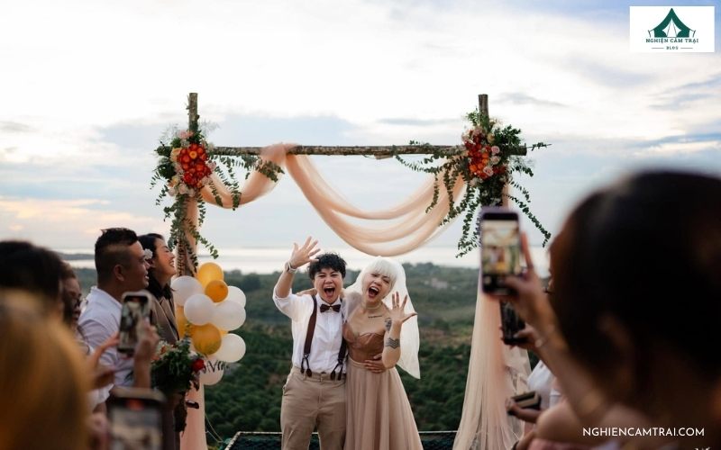 Tropical EGlamping là điểm glamping kết hợp tiệc cưới quy mô vừa,  intimate wedding